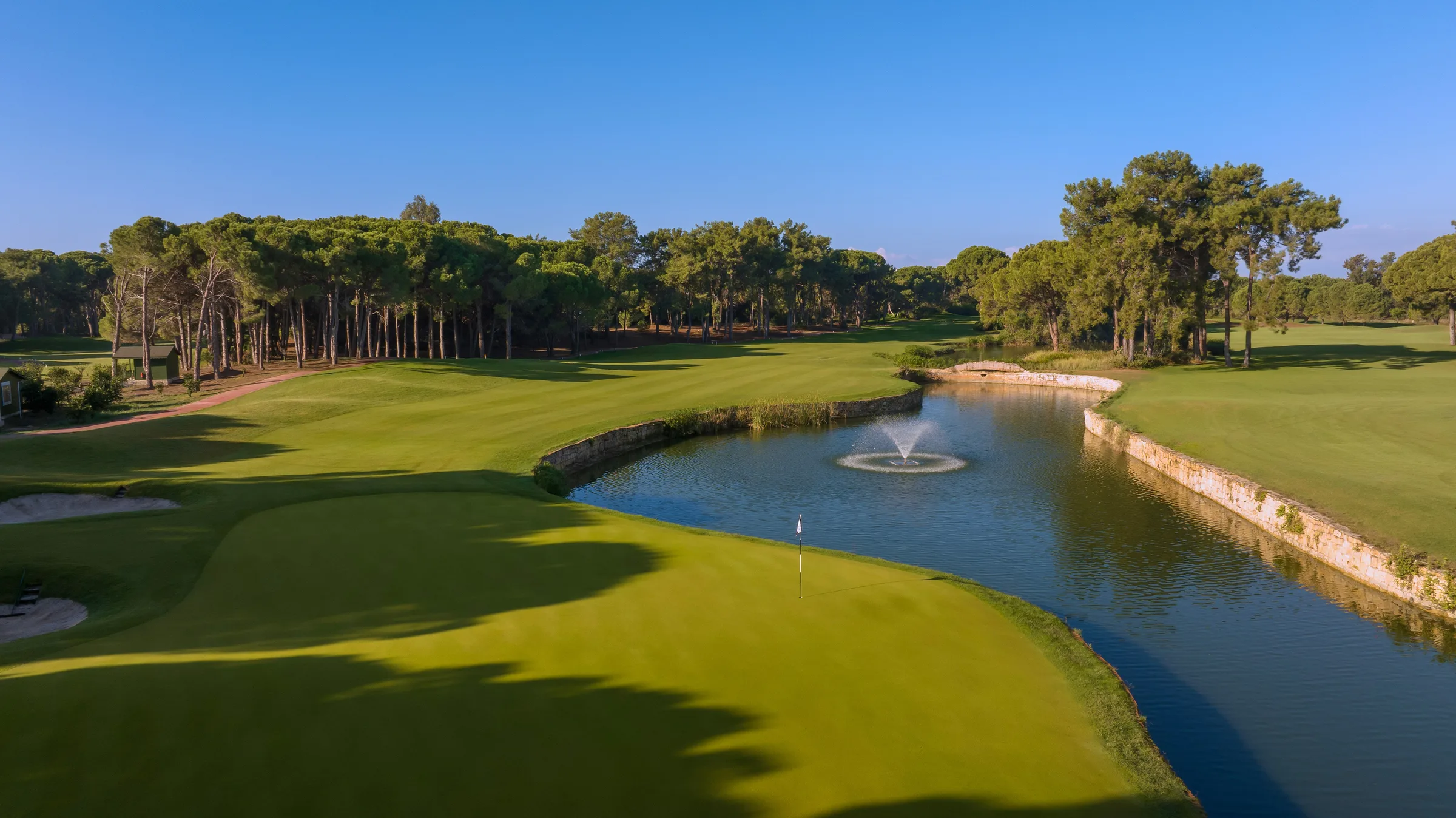 Water-lined green at National Golf Club